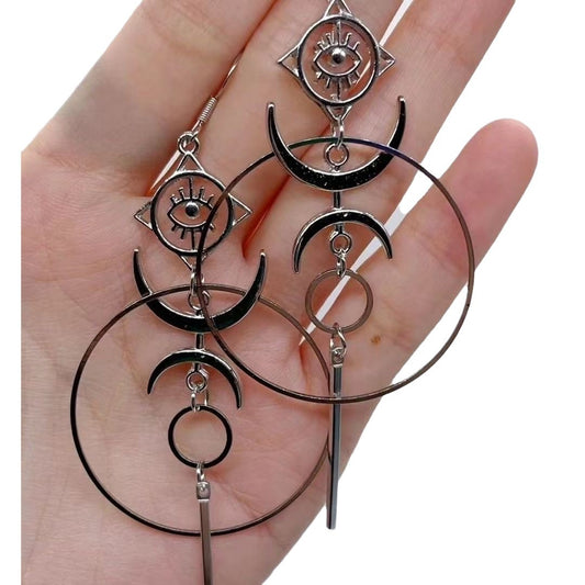 New Devil Crescent Personalized And Slim-looking Distressed Earrings